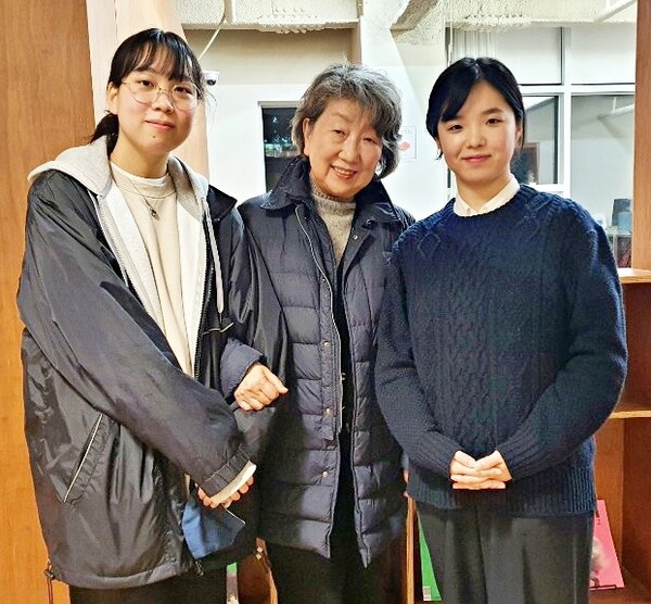 (왼쪽부터) 김서경, 이경희, 강은빈 활동가. (사진 최나영 뉴스펭귄 기자)/뉴스펭귄