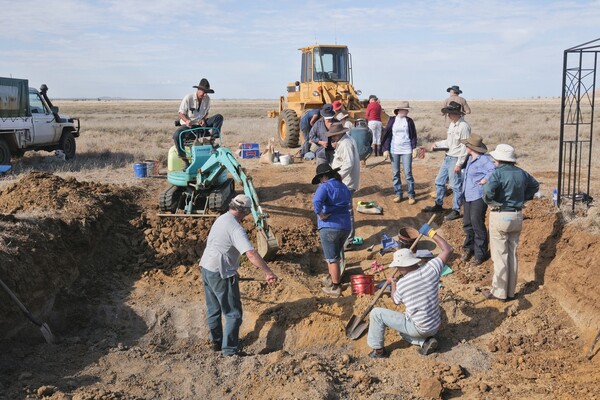 콘프락토수쿠스 사우록토노스 화석 발굴 현장  (사진 호주 공룡시대박물관 페이스북)/뉴스펭귄