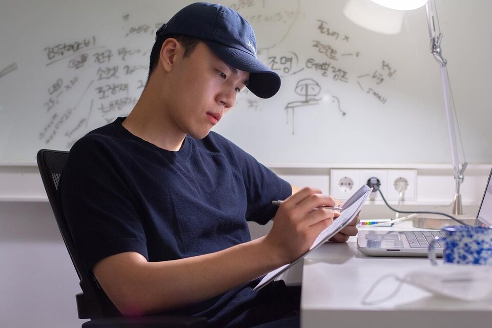  (사진 김하늘 디자이너 인스타그램)/뉴스펭귄