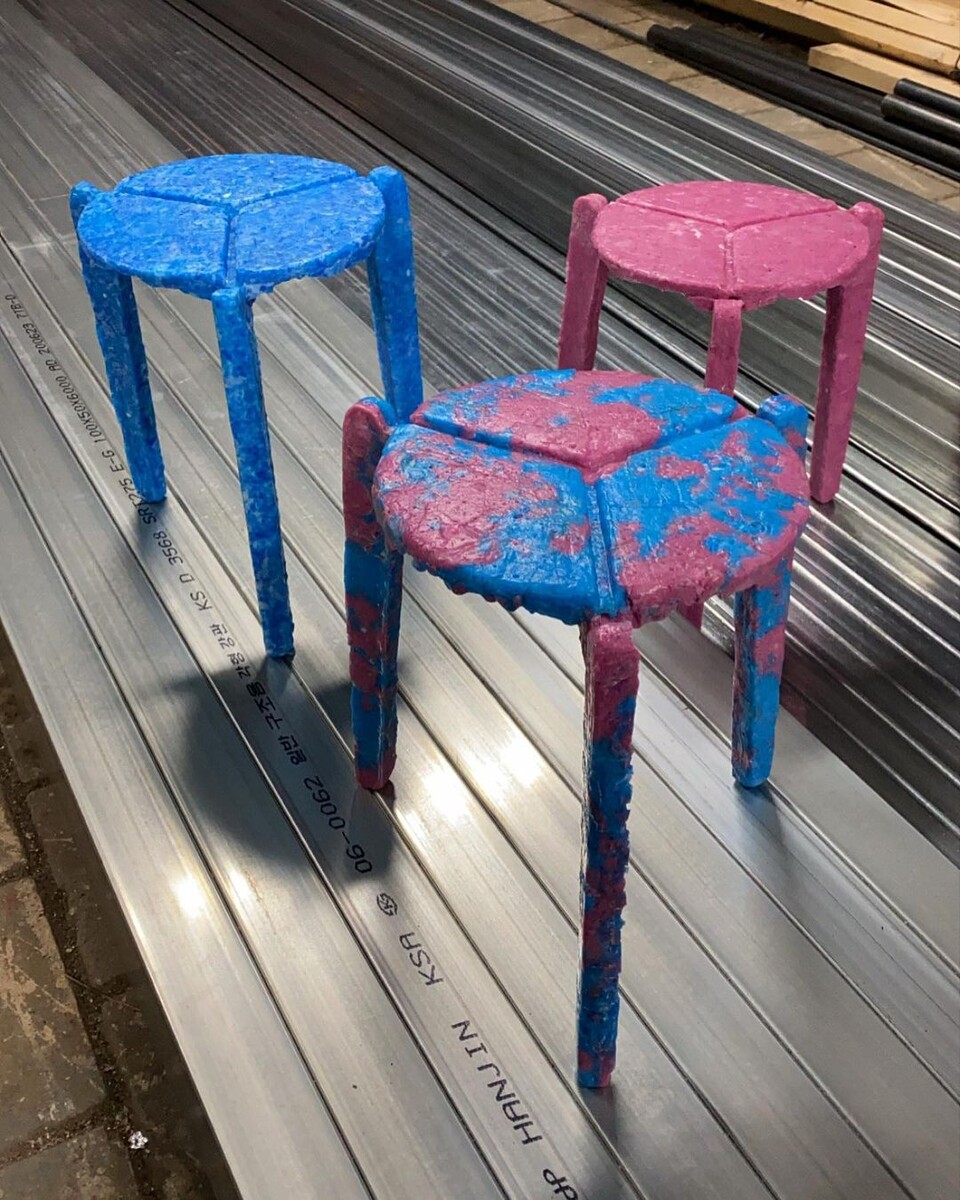 폐플라스틱 마스크가 스툴로 재탄생했다 (사진 김하늘 디자이너 인스타그램)/뉴스펭귄