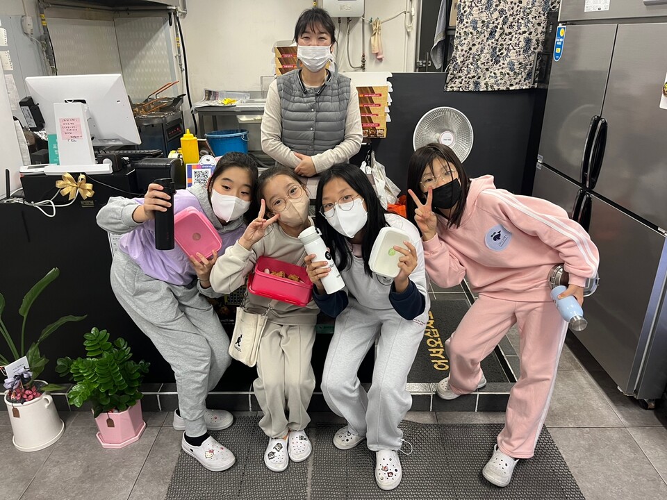 지역사회와 함께하는 용기내 프로젝트 (사진 임성희 지도교사 제공)/뉴스펭귄