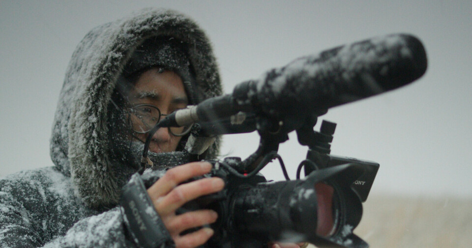 수라갯벌의 겨울을 담는 황윤 감독 (사진 황윤 감독 제공)/뉴스펭귄