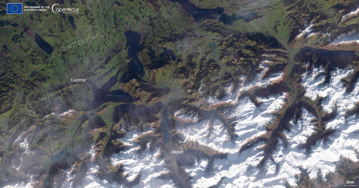 겨울 폭염으로 인해 눈이 많이 사라진 스위스 알트도르프 마을을 위성 사진으로 관측한 사진. 알트도르프 마을은 알프스산맥 인근에 위치하기 때문에 주변에 스키장이 많다.(사진 Copernicus)/뉴스펭귄