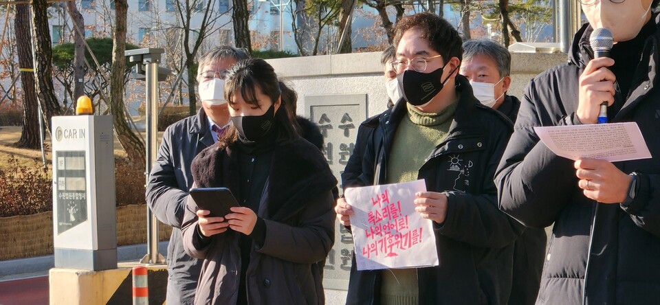 (왼쪽부터) 강은빈, 이은호 기후운동가(사진 성은숙 기자)/뉴스펭귄