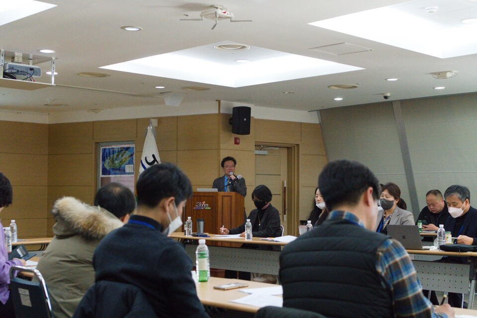 이원호 문화재청 학예연구관이 현재 상황에 대한 간략한 설명을 하고 있다 (사진 임병선 기자)/뉴스펭귄