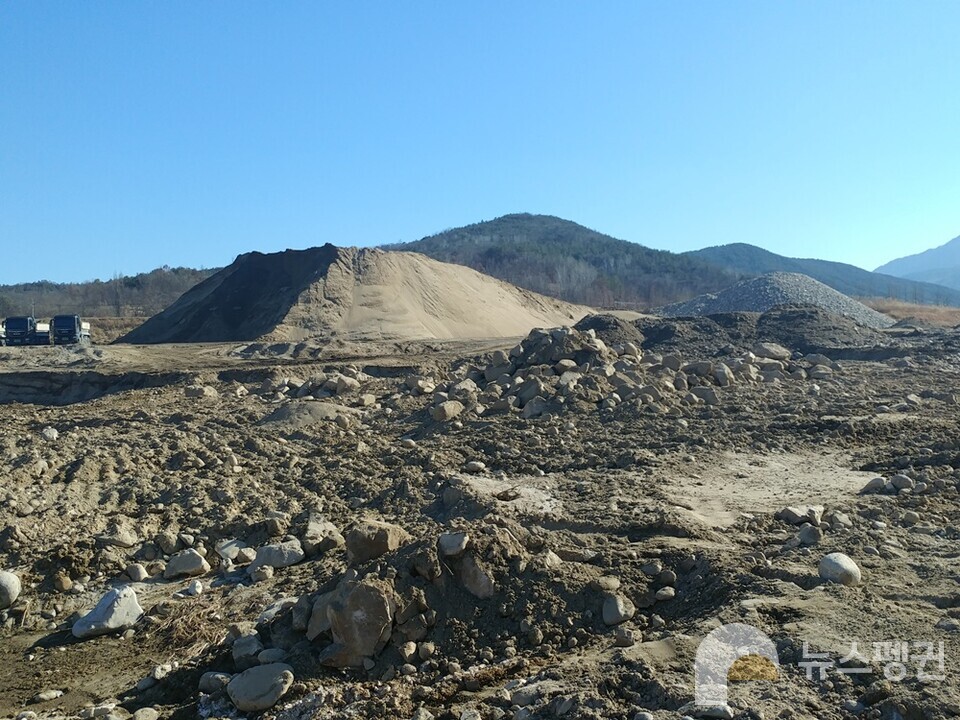 골재채취가 이뤄졌던 현장. (사진 진주환경운동연합)/뉴스펭귄