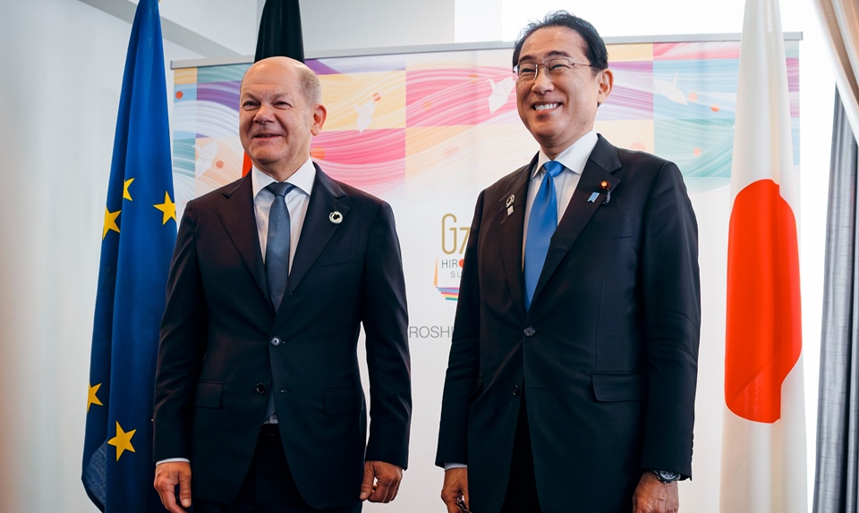 올라프 숄츠 독일 총리(왼쪽)와 기시다 후미오 일본 총리. (사진 숄츠 독일 총리 트위터)/뉴스펭귄