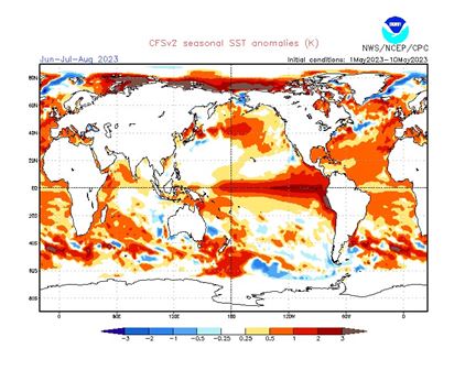 이번 6~8월 전 세계 평균 표층수온 전망(평년대비 편차). 동해를 중심으로 우리나라 해역의 여름철 이상고수온 발생 확률이 60~70% 수준으로 높게 측정되고 있다. (사진 NOAA)/뉴스펭귄