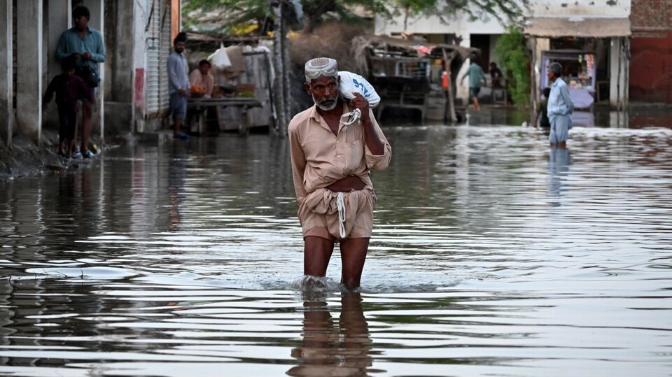 홍수로 대피하는 파키스탄 시민. (사진 Emmanuel Guddo - Concern Worldwide)/뉴스펭귄