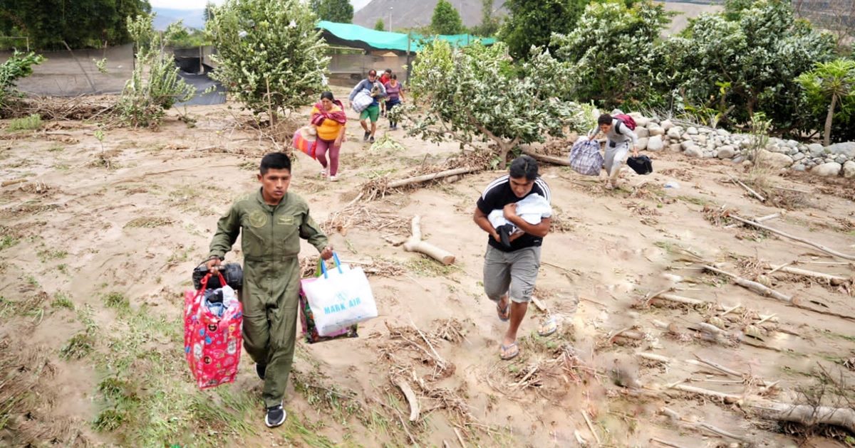 홍수로부터 대피하는 페루 주민들. (사진 페루 정부 공식 홈페이지)/뉴스펭귄