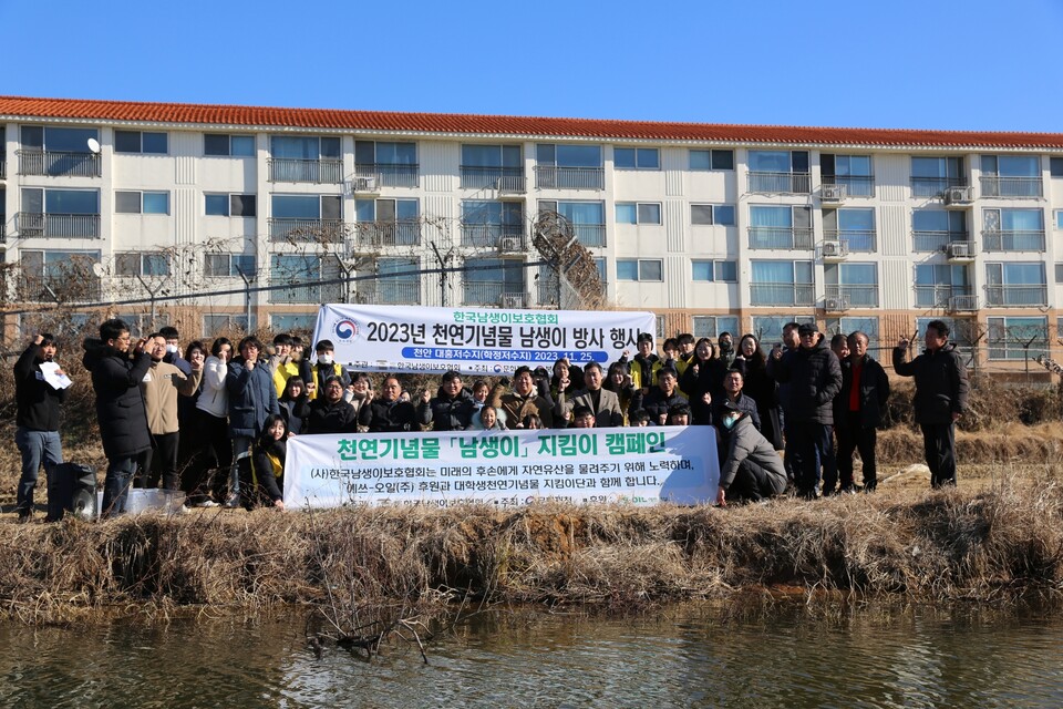 남생이 방사 현장. (사진 한국남생이보호협회 제공)/뉴스펭귄