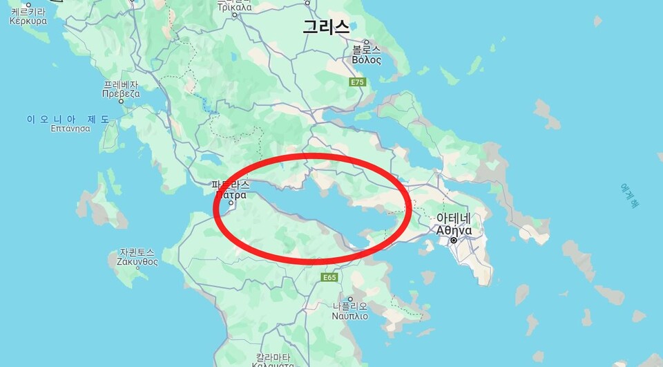 빨간선으로 표시한 곳이 코린토스만. (사진 구글지도 캡처)/뉴스펭귄