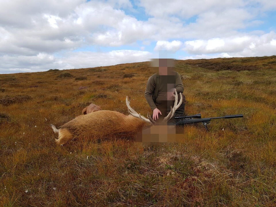 트로피사냥 후 기념사진. (사진 헨드리, 램지&워터스 홈페이지 캡처)/뉴스펭귄