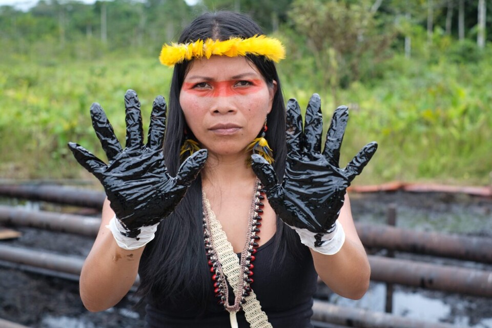 와오라니 지도자 네몬테 넨키모. 2023년 에콰도르 아마존 기름유출 사고 당시 모습. (사진 Amazon Frontlines)/뉴스펭귄