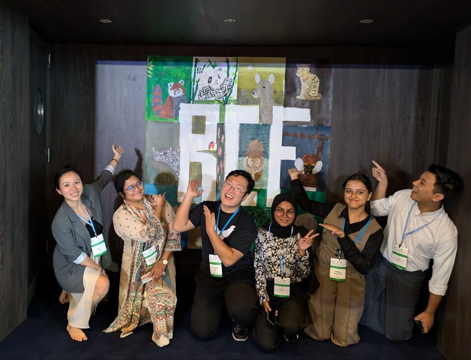 RCF에서는 다양한 청년 참가자들이 함께 그림을 완성했다. 12가지 언어로 그려진 멸종위기 동물 그림을 모두 모으면 글자가 완성되는 콘셉트다. (사진 진관우 작가 제공)/뉴스펭귄