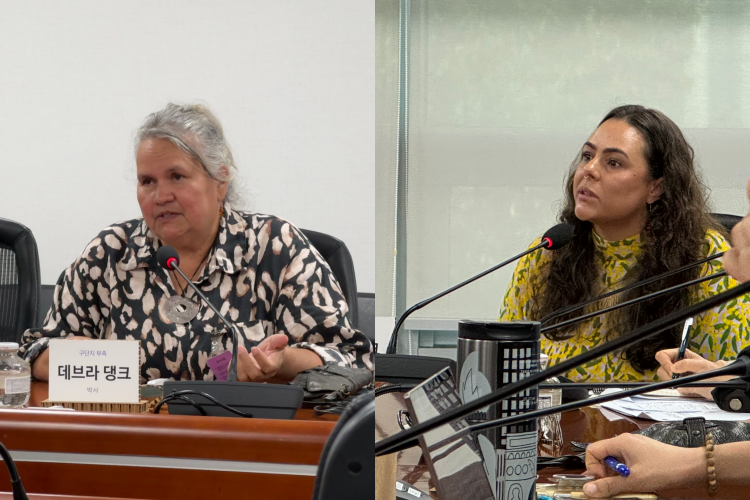 호주 원주민인 데브라 댕크 박사와 릭키 댕크 활동가가 우리나라 국회에서 열린 '한국의 에너지는 어디에서 오는가' 토론회에 참석해 광산 산업이 생태계에 미치는 영향에 대해 설명하고 있다. (사진 이동재 기자)/뉴스펭귄