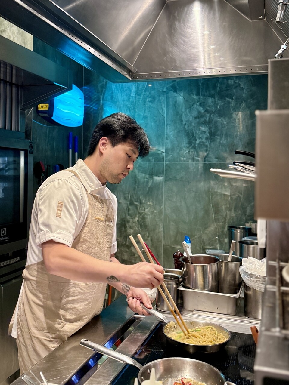 윤강산 셰프는 미쉐린 3스타 고든 램지의 첼시 레스토랑을 비롯해 월드클래스 미쉐린 레스토랑에서 경력을 쌓아왔다. (사진 곽은영 기자)/뉴스펭귄