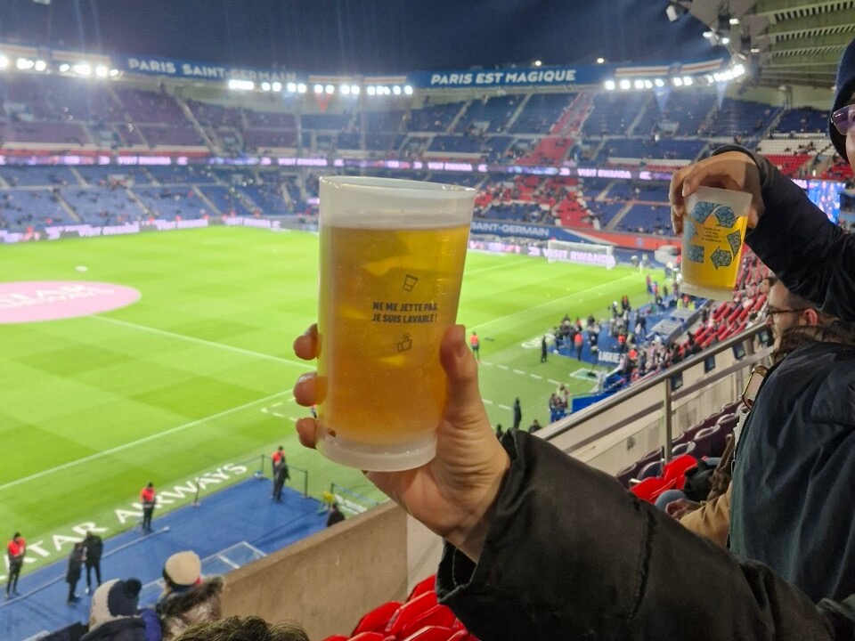 파리 생제르망 FC의 다회용 컵. (사진 독자 제공)/뉴스펭귄