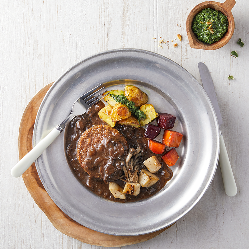 베지 함박스테이크 연출 사진. (사진 현대그린푸드)/뉴스펭귄