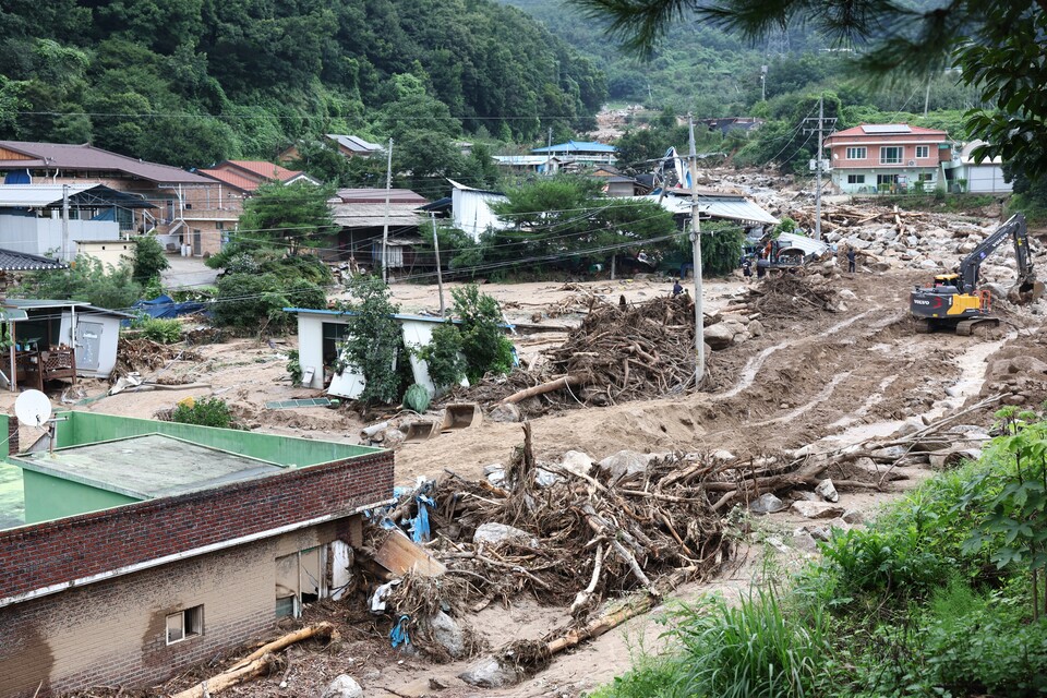 기후변화에 따라 격화된 호우와 태풍으로 재산과 인명의 피해가 해마다 커지고 있다. (사진 클립아트코리아)/뉴스펭귄