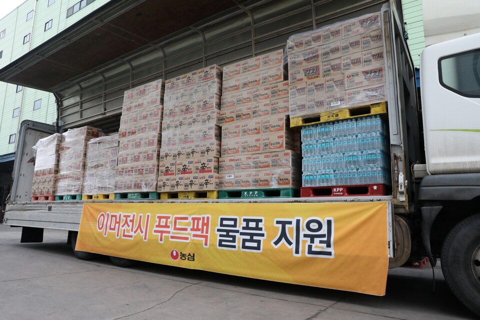 농심 이머전시 푸드팩 물품 지원 현장. (사진 농심)/뉴스펭귄