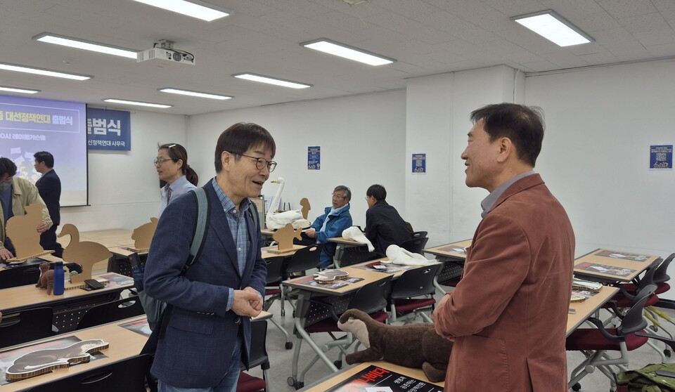 오랫만에 만난 전재경 박사와 함께 (사진 이강운 대기자)/뉴스펭귄