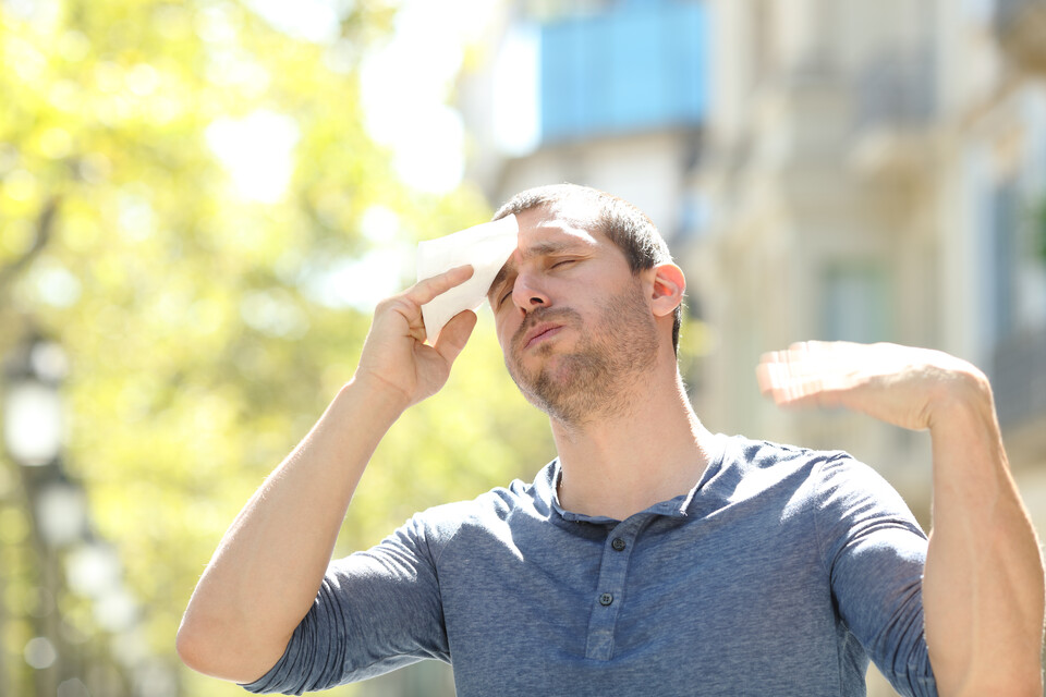 한 사람이 평생 동안 겪는 극단적인 폭염 횟수는 1960년생의 경우 평균 3번에 그치지만, 2020년생은 그의 9배 수준인 26번을 겪는 것으로 나타났다. (사진 클립아트코리아)/뉴스펭귄
