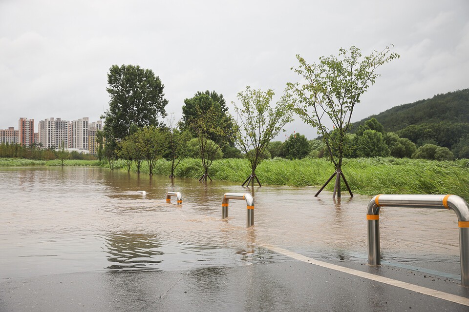 환경부가 가뭄·홍수 복합재해에 총력 대응하겠다고 밝혔다. 사진은 독자 이해를 돕기 위한 이미지. (사진 클립아트코리아)/뉴스펭귄