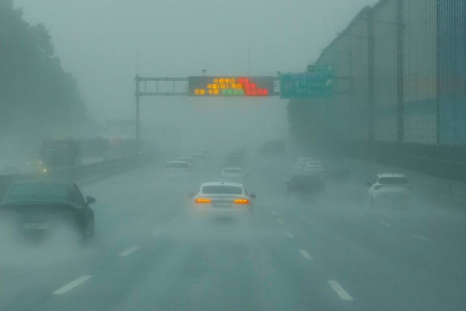 기후변화 리스크가 커지면서 '통합적 재해'에 초점을 맞춘 분석과 대책 마련이 필요하다는 목소리가 들린다. 사진은 독자 이해를 돕기 위한 이미지. (사진 클립아트코리아)