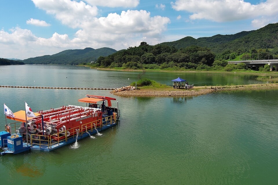 조류경보 '경계' 단계가 발령된 대청댐 문의 수역 (사진 한국수자원공사)