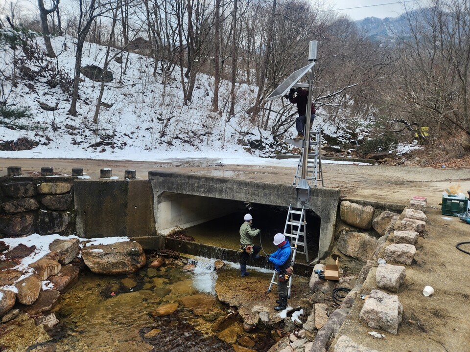 국립산림과학원이 2031년까지 8년 동안 전국 400곳에 산림유량관측망을 구축한다. (사진 산림청)/뉴스펭귄