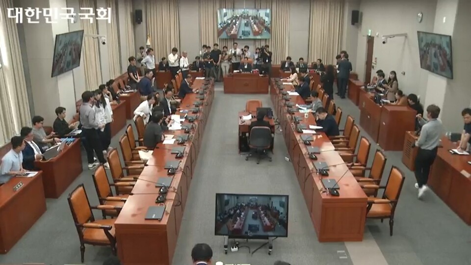 환경부가 국회 기후위기특별위원회에 2035 국가 온실가스 감축 목표 관련 내용을 보고했다. 사진은 해당 위원회 영상회의록 캡쳐. (사진 국회영상회의록시스템)/뉴스펭귄