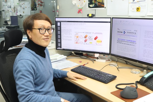 류충민 한국생명공학연구원 박사는 “지구 모든 기반이 미생물이며 지구 전체 균형에 가장 중요한 존재가 미생물”이라고 강조했다. (사진 한국생명공학연구원)