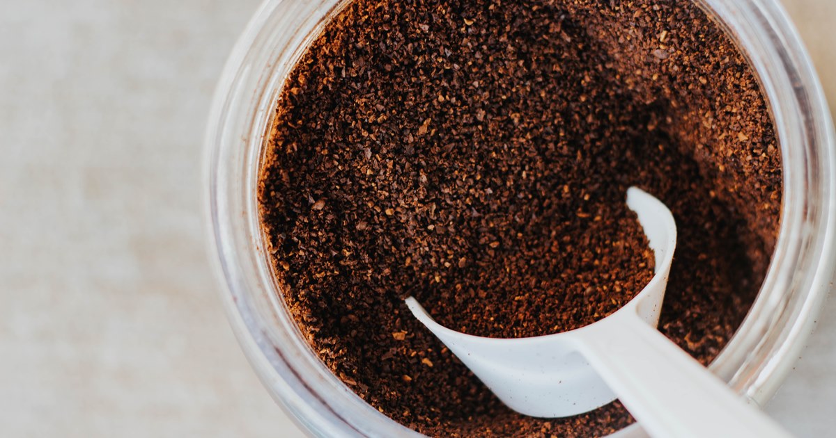 버려지는 커피박을 버섯 재배에 활용했더니 생산 비용이 줄고 수확량은 늘어난 것으로 나타났다. 커피박. (사진 unsplash)/뉴스펭귄