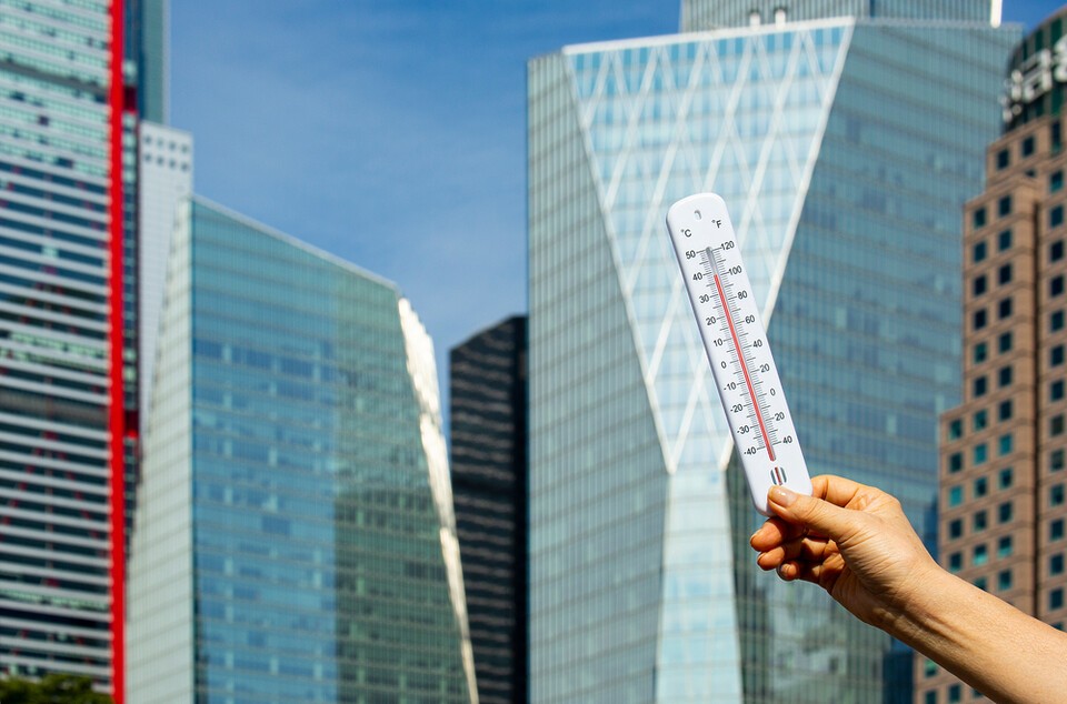 지난 7월 초, 서울은 나흘 연속 37℃ 안팎의 폭염과 열대야를 경험했다. 열돔과 도시 열섬 효과가 결합된 결과다. 사진은 독자 이해를 돕기 위한 이미지. (사진 클립아트코리아)/뉴스펭귄