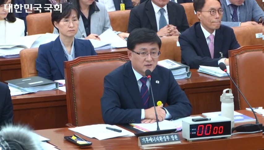 14일 국정감사에 출석한 김성환 기후에너지환경부 장관. (사진 국회 영상회의록시스템)/뉴스펭귄