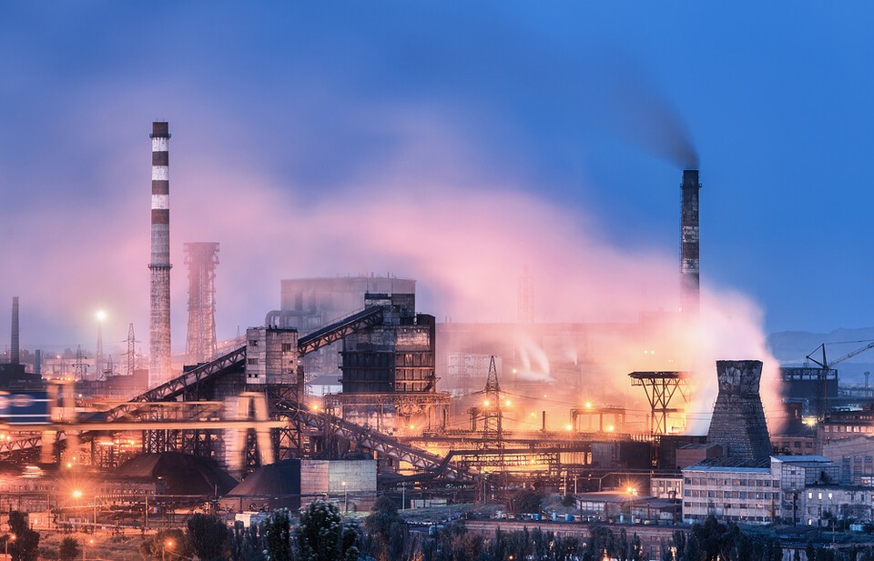 국내 철강산업의 탄소 감축 속도가 세계적 전환 흐름에 뒤처지고 있다는 평가가 나왔다. (사진 클립아트코리아)/뉴스펭귄