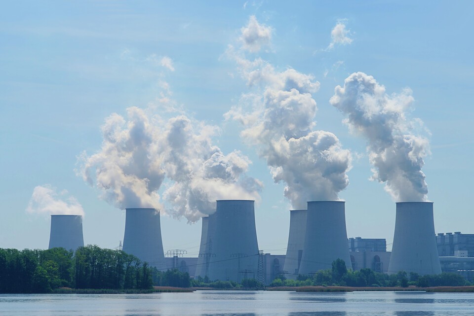 기후솔루션 보고서에 따르면 2024년 말 기준으로 석탄발전기 36개가 이미 건설투자비와 적정이윤을 모두 회수한 것으로 확인됐다. 이 발전기가 지금까지 받은 누적 초과보상액은 27조 원이 넘는다. 사진은 독자 이해를 돕기 위한 이미지로 기사 속 특정 장소와 관계없음 (사진 클립아트코리아)