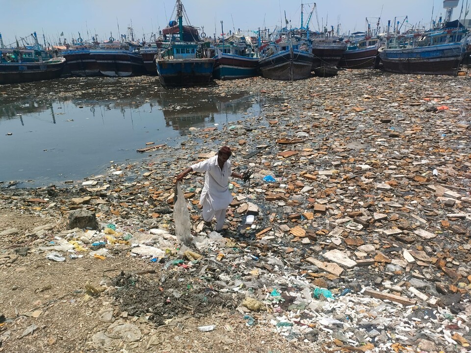 정부 정책 유무가 해양쓰레기 증감에 직접적으로 영향을 미쳤다. (사진 오션/WWF)
