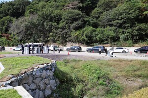 '보여주기' 퍼포먼스로 전락한 멸종위기 황새, ‘누가’ 죽였나